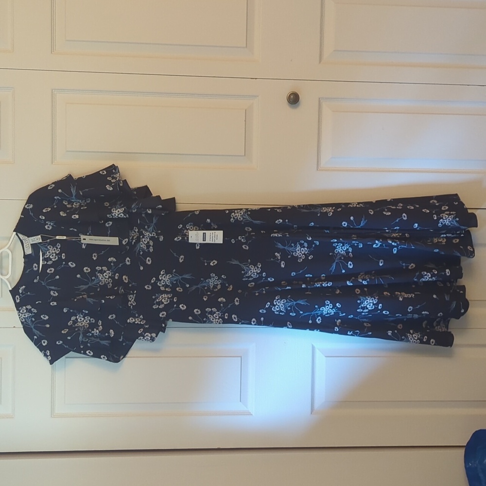 Navy Floral Spring And Summer 🌼 Dress - Picture 2 of 8